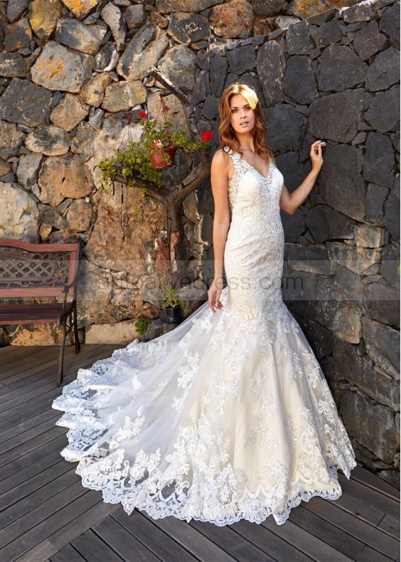 Ivory Buttons Back Lace Tulle Elegant Wedding Dress